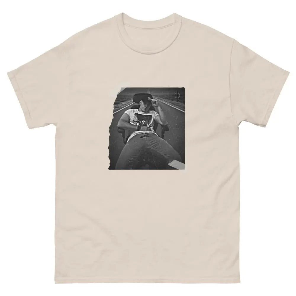 Men's heavyweight tee.