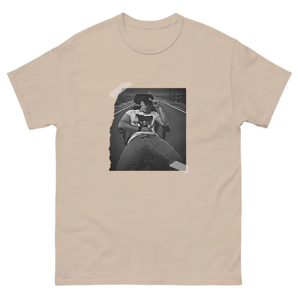 Men's heavyweight tee.